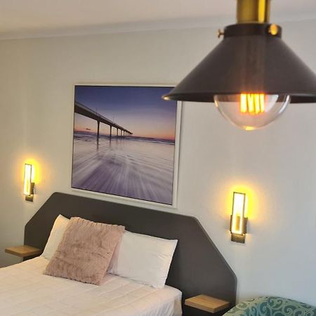 Golden Sands Motor Inn Форстър Екстериор снимка