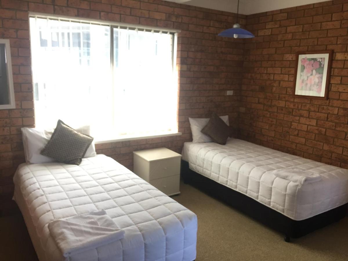 Golden Sands Motor Inn Форстър Екстериор снимка