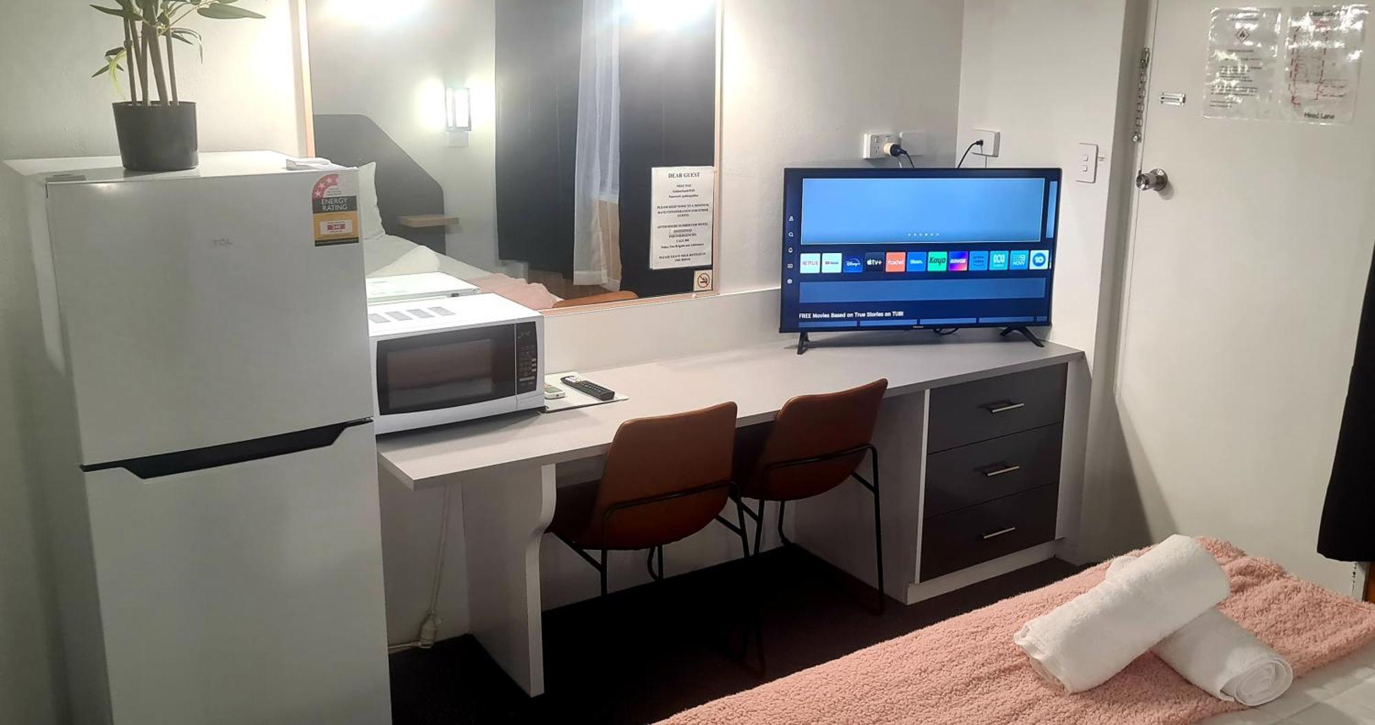 Golden Sands Motor Inn Форстър Екстериор снимка