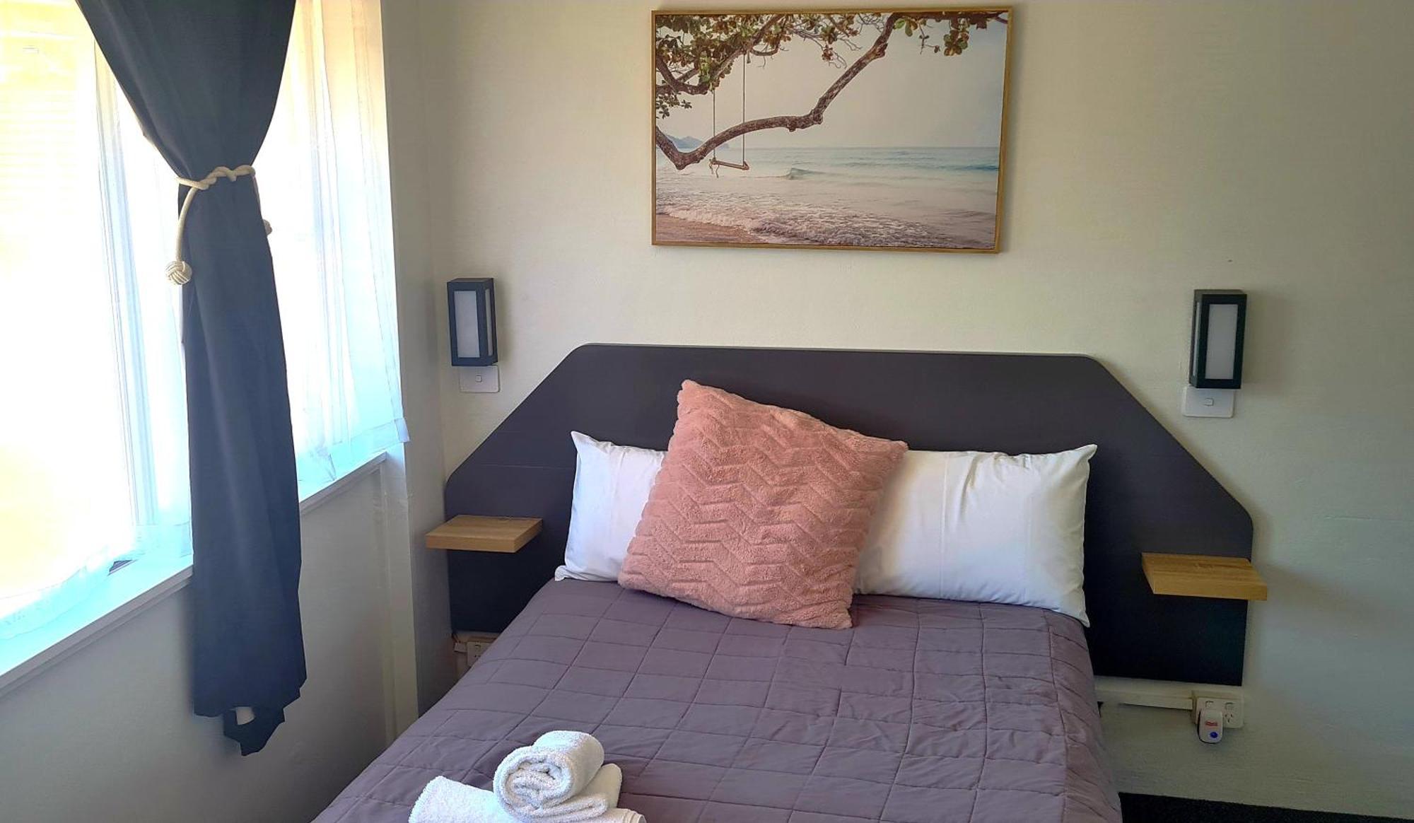Golden Sands Motor Inn Форстър Екстериор снимка