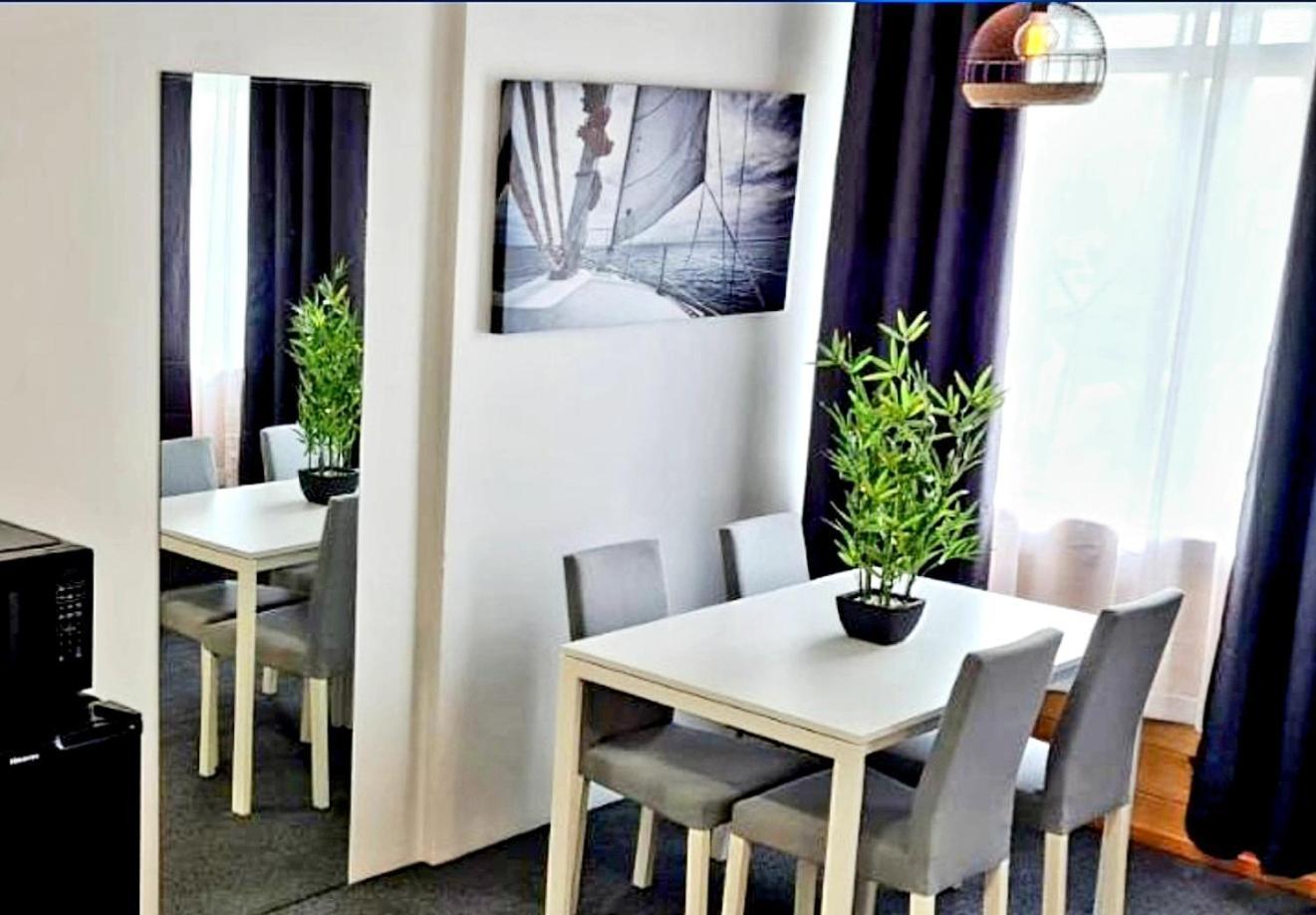 Golden Sands Motor Inn Форстър Екстериор снимка