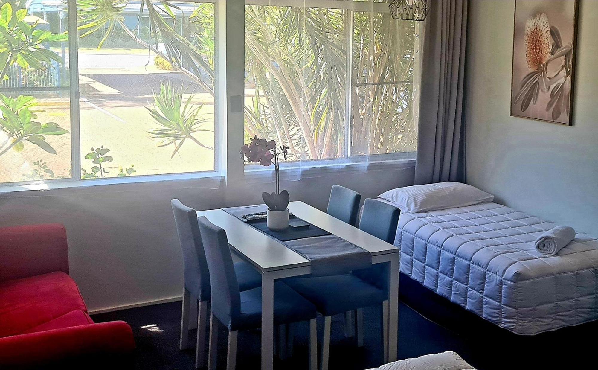 Golden Sands Motor Inn Форстър Екстериор снимка