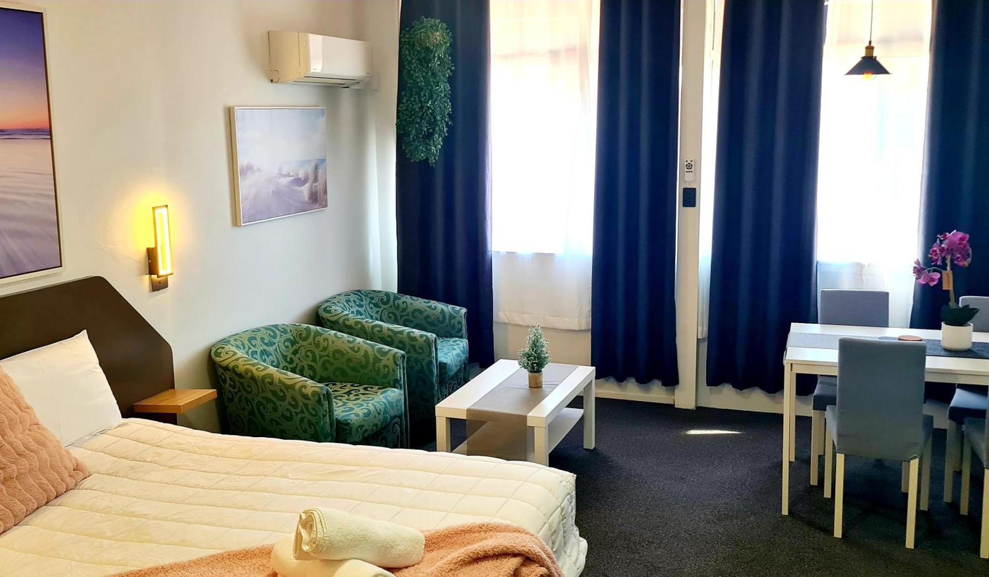 Golden Sands Motor Inn Форстър Екстериор снимка