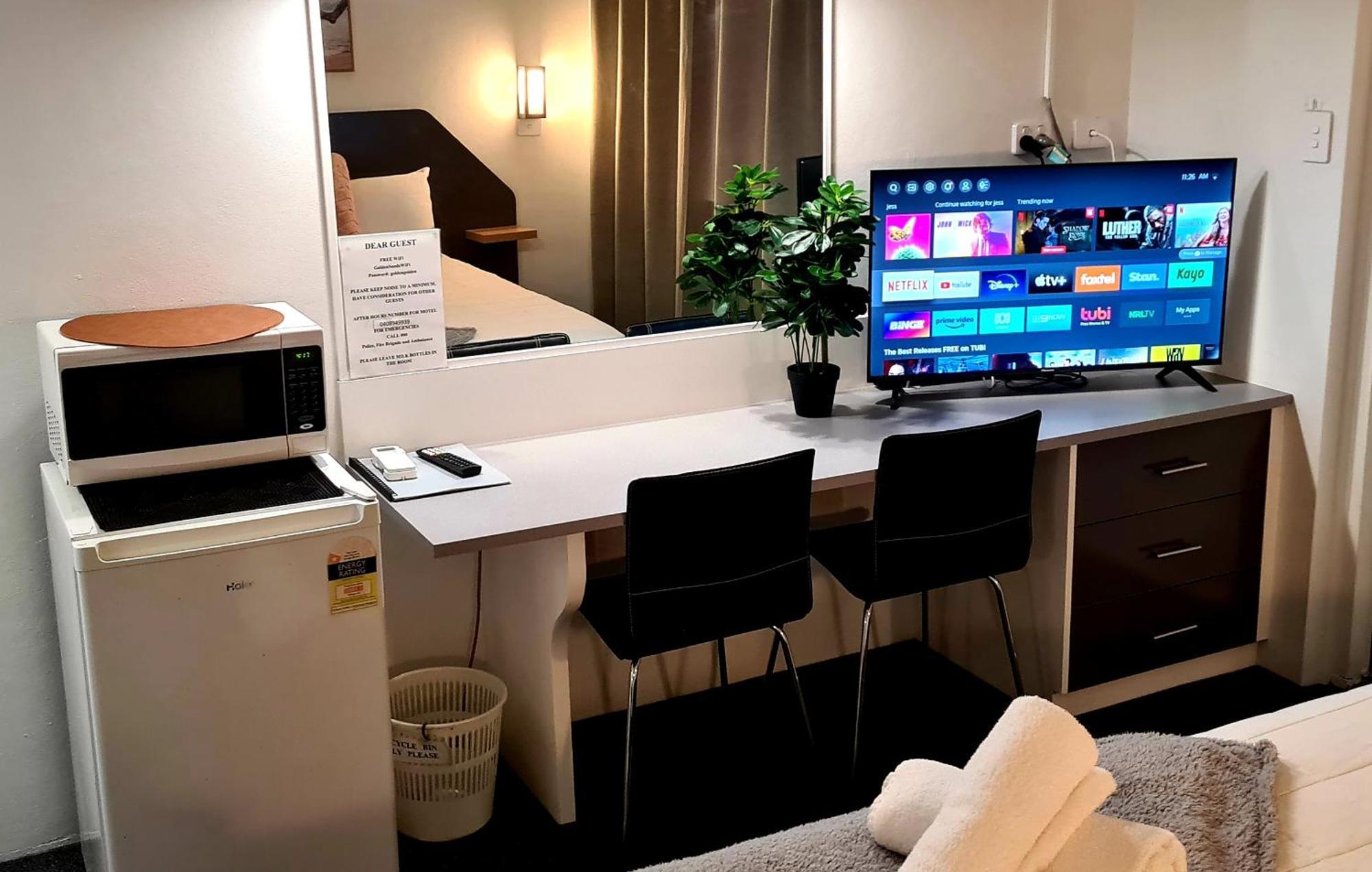 Golden Sands Motor Inn Форстър Екстериор снимка