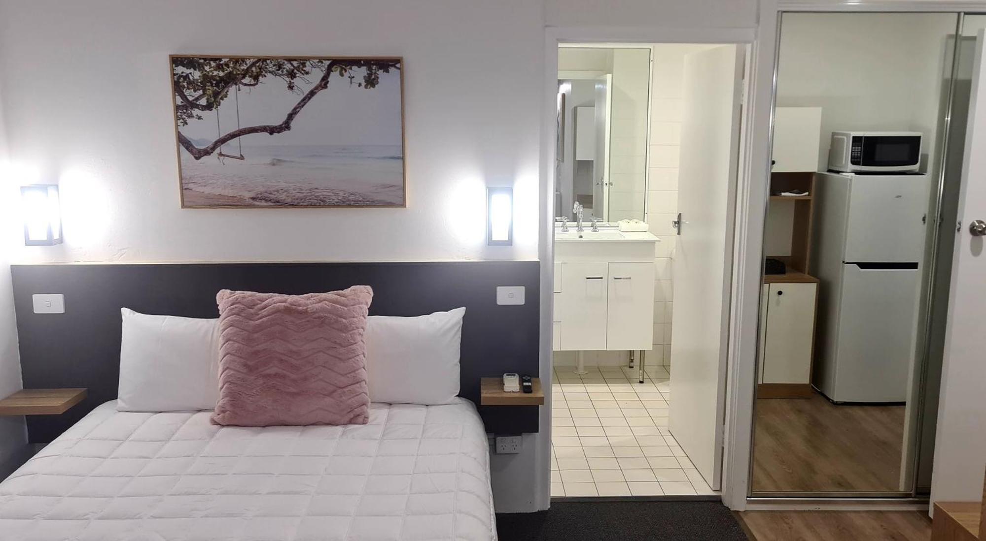 Golden Sands Motor Inn Форстър Екстериор снимка