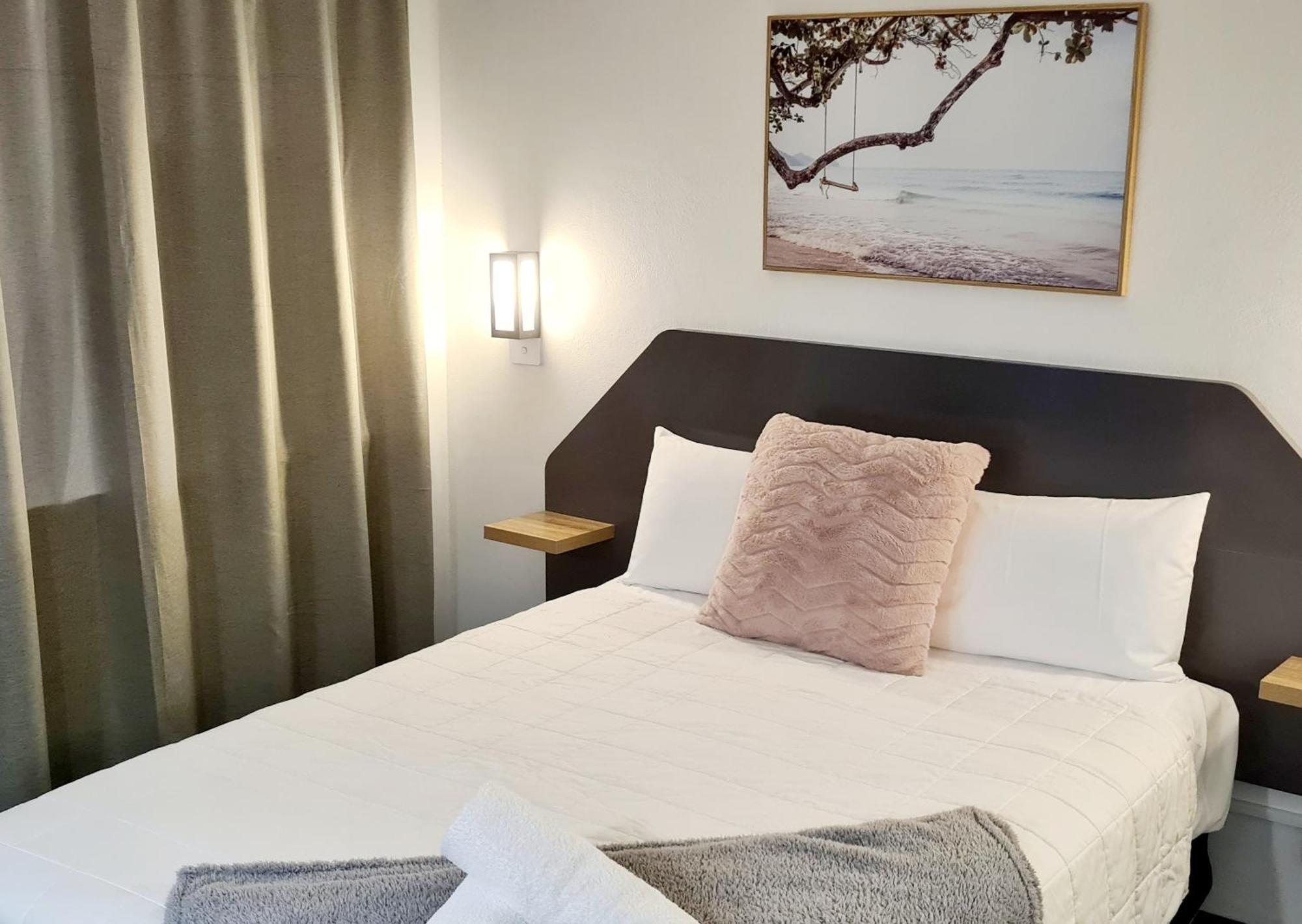 Golden Sands Motor Inn Форстър Екстериор снимка